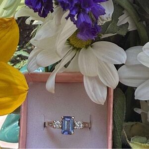 Elegant Genuine Tanzanite & 2 Side Diamonds W/ Channel Set Diamonds